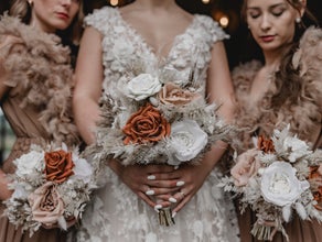Vielseitige und Elegante Hochzeitsfloristik zur Miete Perfekt für Jede Hochzeit und kaum von echten Blumen zu unterscheiden!