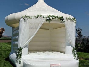Weiße Hüpfburg Hochzeit mieten - inkl. 19% MwSt.