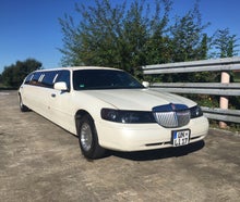 Stretchlimousine in perlmutt weiß, Luxus pur, Roter Teppich und Getränke kostenlos incl.! Zudem dürfen Sie kostenlos eigene Getränke mitbringen!
