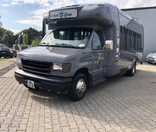 Partybus, Schulbus, roter Teppich und Getränke kostenlos incl., Tanzstange! Zudem dürfen Sie kostenlos eigene Getränke mitbringen!