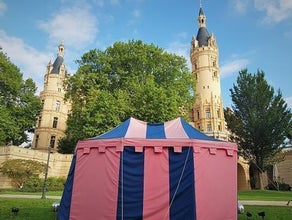 Zelt Mittelalter bunt