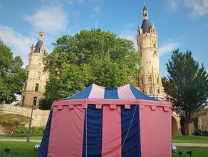 Zelt Mittelalter bunt