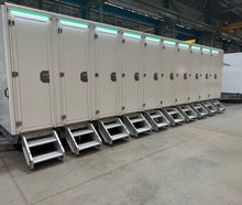 Toilettenwagen XXL mit 14 Einzelkabinen Unisex und 7 Urinale