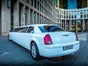 Chrysler 300C Stretchlimousine in WEISS mit rotem Teppich - Galerie - Bild 4