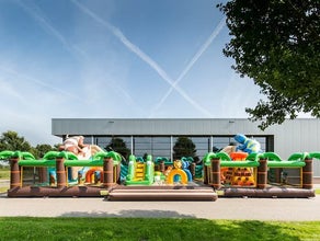 XXL Hüpfburg Jungle World mieten Dschungle Wilde Tiere Rutsche Kletterberg
