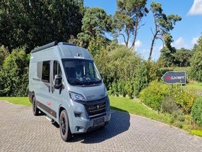 Sunlight Cliff 640 mit Anhängerkupplung, Längsbetten, Doppel Din Radio, Navi, Rückfahrkamera, Markise und ggf. Fahrradträger