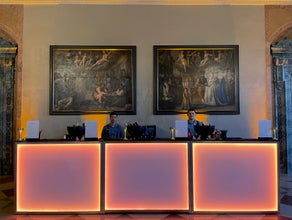 Bar Theke mit Beleuchtung