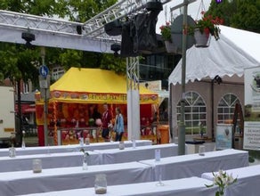 Festzeltgarnituren / Bierbänke / Bierzeltgarnitur / Bierbank / Festzeltgarnitur / Biertisch  inkl. Hussen in Weiß