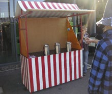 Nostalgiestand Milchkannen-Zielwerfen