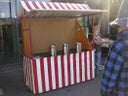 Nostalgiestand Milchkannen-Zielwerfen