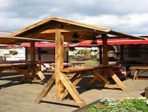 Stehtisch Überdacht aus Vollholz