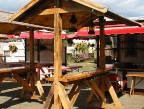 Stehtisch Überdacht aus Vollholz