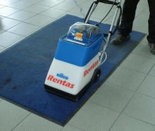 Teppichreiniger mit Bürstwalze