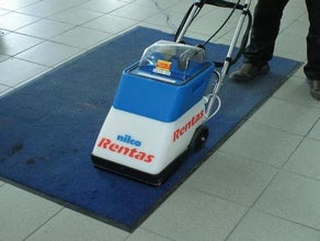 Teppichreiniger mit Bürstwalze