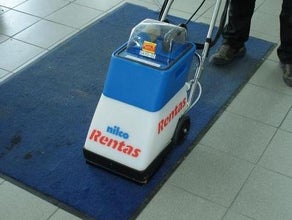 Teppichreiniger mit Bürstwalze