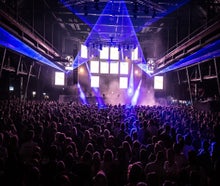 Lasershow mit Live Operator und 4 Full RGB Projektoren