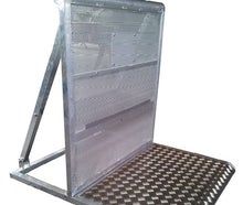 Bühnengitter / Crash Barrier / Stage Barrieres / Barrikade / Mojo-Barriers / Mojo / Wellenbrecher / Absperrungen / Absperrgitter / Bauzaun