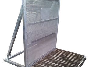 Bühnengitter / Crash Barrier / Stage Barrieres / Barrikade / Mojo-Barriers / Mojo / Wellenbrecher / Absperrungen / Absperrgitter / Bauzaun
