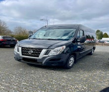 9 Sitzer VIP Shuttle mit großer Ladefläche