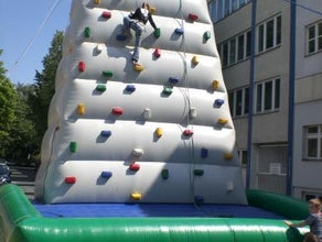 aufblasbarer Kletterberg - Kletterwand mieten