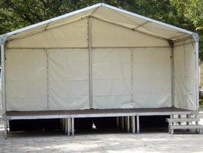 Bühne 6x3 Meter aus Bütecplatten mit Zeltdach, Treppe & Geländer