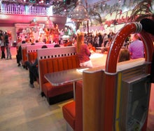 american Diner, Dinermöbel, Dinerbänke, Stühle, Tische, Barhocker, Stehtische, Deko-Tools u.v.m. Cadillac Theke