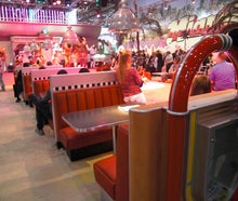 american Diner, Dinermöbel, Dinerbänke, Stühle, Tische, Barhocker, Stehtische, Deko-Tools u.v.m. Cadillac Theke