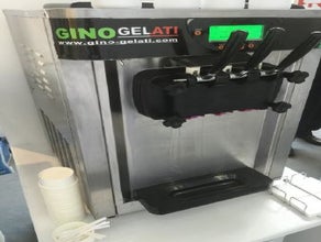 Softeismaschine - Frozen Yogurt - Maschine  mieten - Eis catering Messe