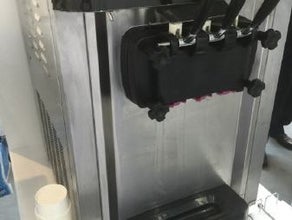 Softeismaschine - Frozen Yogurt - Maschine mieten - Eis catering Messe