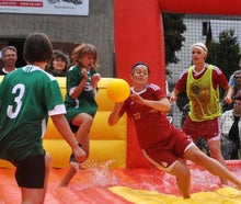 SOAP SOCCER / SEIFEN FUSSBALL / WASSER-FUSSBALL