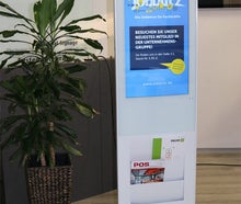 Prospektständer mit digitalem 32 Zoll Display