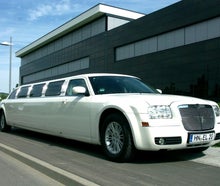 Stretchlimousine Chrysler 300C weiss mit Chauffeur+TOP Ausstattung+Professioneller Service. -EliteLimos-