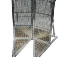 Stage-Corner "N-Line", Ecke, Crash Barrier, Absperrung, Crashbarrier, Stage Barrier, Stagebarrier, Demogitter, Bühnengitter, Grabengitter, mobile Absperrung, Absperrungen, Barricade, Barricades, Barrikade, Blockade, Wellenbrecher, Bühnenbarrikade, Corner