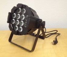 Tour LED CAMEO 12 x 12W 6in1 LED RGBWA+UV Studio PAR Scheinwerfer