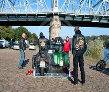 Motorradtransporter / Motorradanhänger - elek. absenkbar - ebenerdiges Beladen! 100 km/h Zulassung