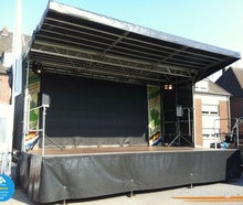 Die kostengünstige Profibühne für Ihr Event - 30m² große Open-Air-Trailerbühne