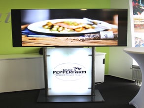TV Station mit 55-Zoll LED-TV