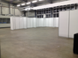 Messestellwandset 25 m + 5 Endstangen (SET) S100 mieten – Trennwand - Galerie - Bild 4