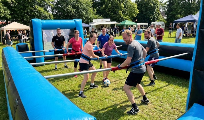 Menschenkicker mieten in deiner Nähe auf www.mietedeineventmodul.de